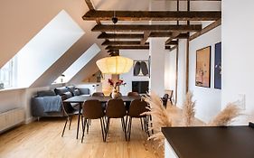 Town Hall Penthouse By Daniel&Jacob'S